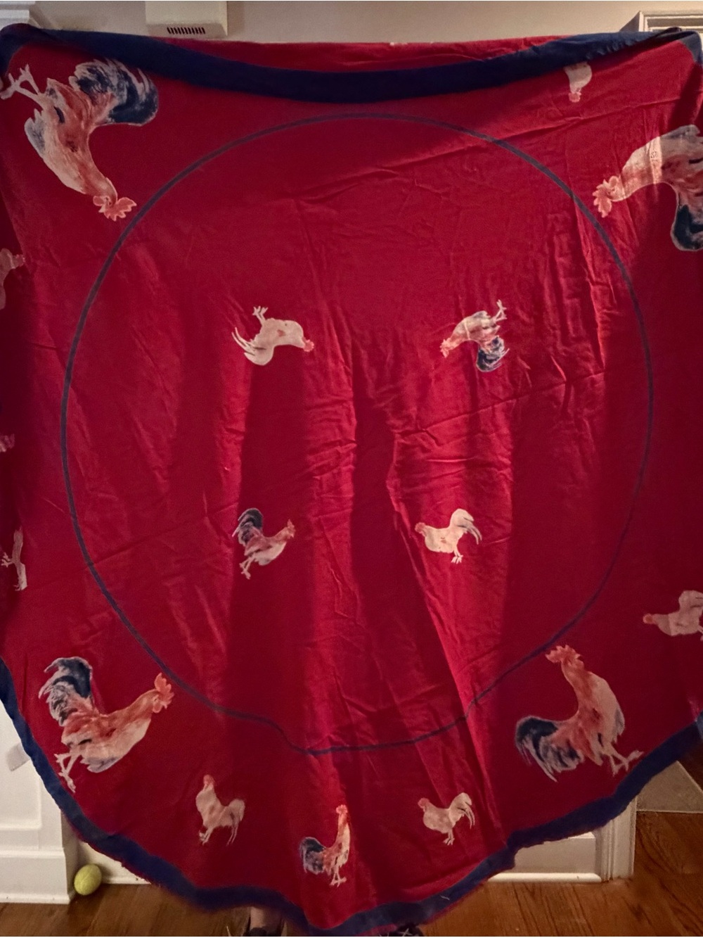 Williams Sonoma 70" Round Rooster Tablecloth - Red VGUC